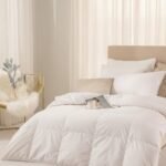 لحاف فندقي سادة بحشوة 300 جرام